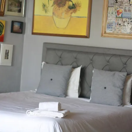 Estudio Com Espaco Exterior, 5 Minutos De Cascais. * Cascais