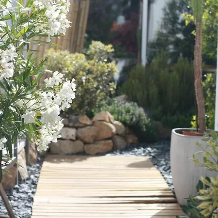 Estudio Com Espaco Exterior, 5 Minutos De Cascais.