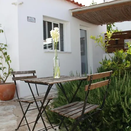 Estudio Com Espaco Exterior, 5 Minutos De Cascais. * Cascais