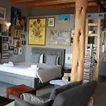 Estudio Com Espaco Exterior, 5 Minutos De Cascais. *