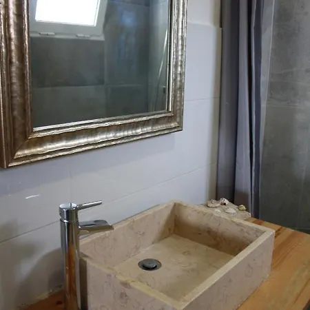 Estudio Com Espaco Exterior, 5 Minutos De Cascais. Cascaes