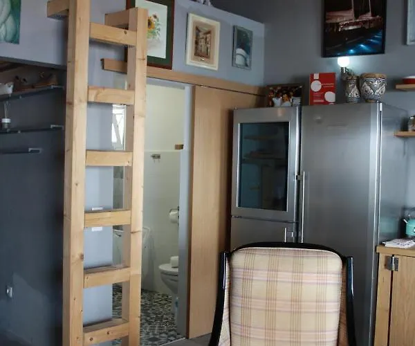 Estudio Com Espaco Exterior, 5 Minutos De Cascais. *